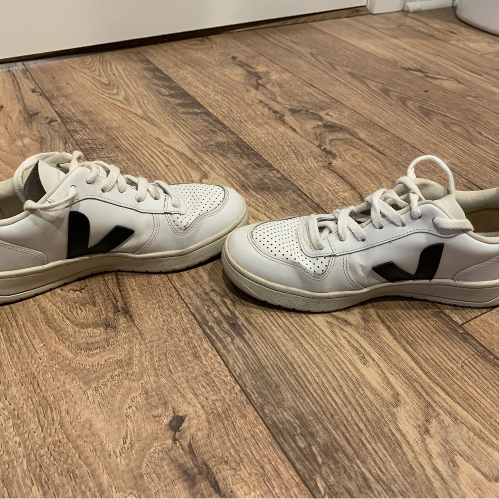 Veja V-10 sneakers